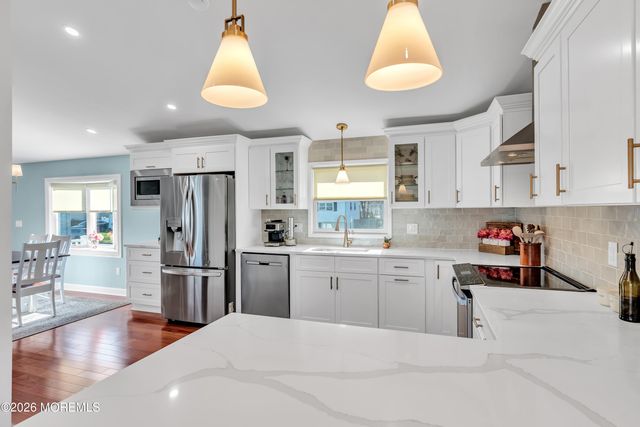 36 Dartmouth Drive, Hazlet, NJ 07730