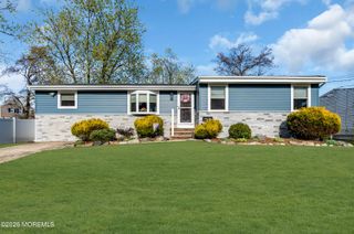 36 Dartmouth Drive, Hazlet, NJ 07730