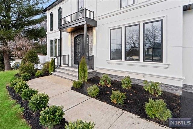 307 Idaho Street, Paramus, NJ 07652