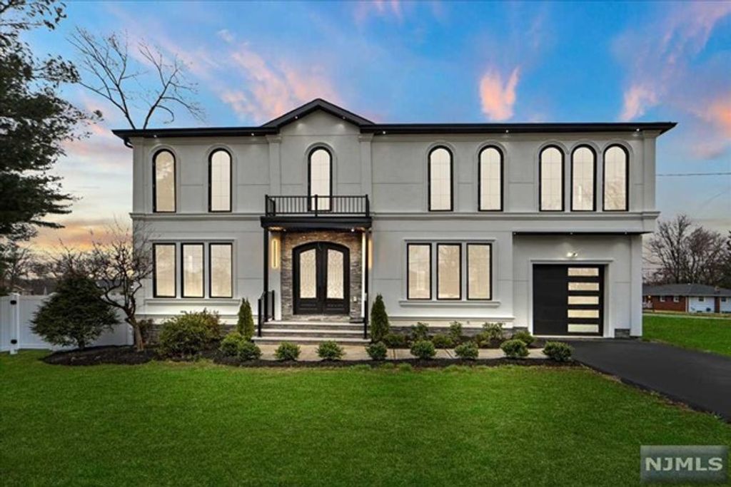 307 Idaho Street, Paramus, NJ 07652