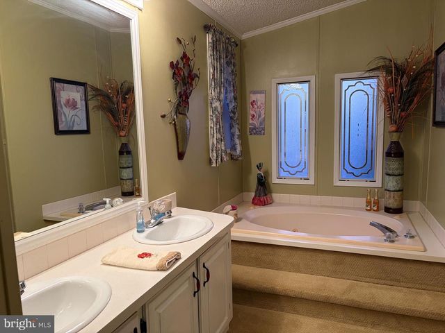 30 GREENBRIAR CT, Harleysville, PA 19438