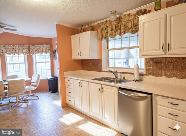 30 GREENBRIAR CT, Harleysville, PA 19438