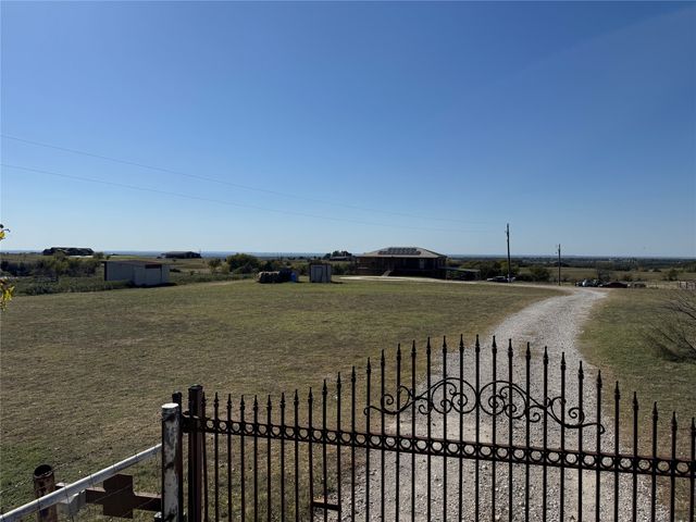 528 County Road 4227, Decatur, TX 76234