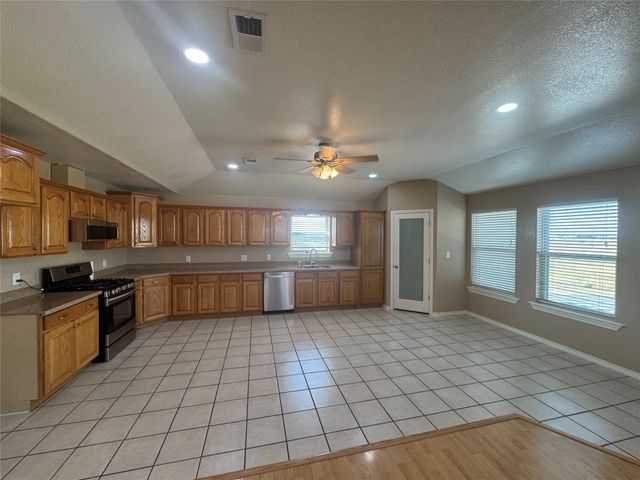 528 County Road 4227, Decatur, TX 76234