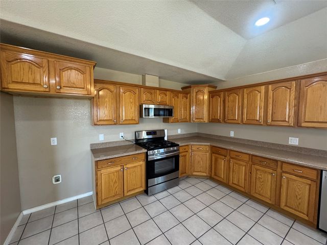 528 County Road 4227, Decatur, TX 76234