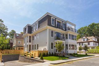 24 Auburn PH, Brookline, MA 02446