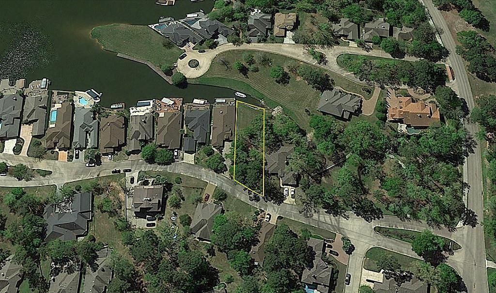 14 Creekwood Drive, Montgomery, TX 77356