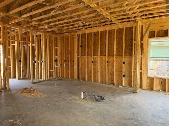 2192 N Wind Trace Rd, Navarre, FL 32566