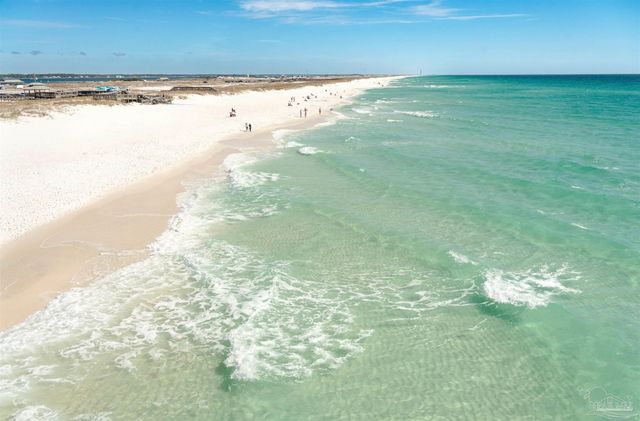 2192 N Wind Trace Rd, Navarre, FL 32566