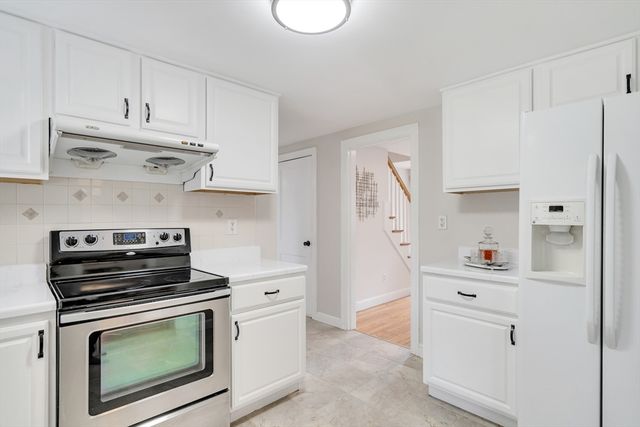 24 Ledgelawn Ave, Lexington, MA 02420