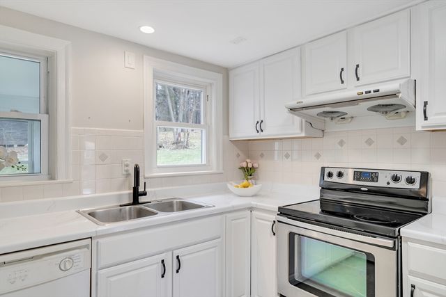 24 Ledgelawn Ave, Lexington, MA 02420