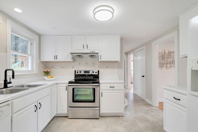 24 Ledgelawn Ave, Lexington, MA 02420