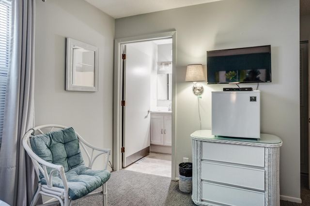 10401 Cedar Lake Road 215, Hopkins, MN 55305