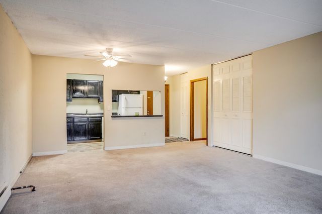 10401 Cedar Lake Road 215, Hopkins, MN 55305