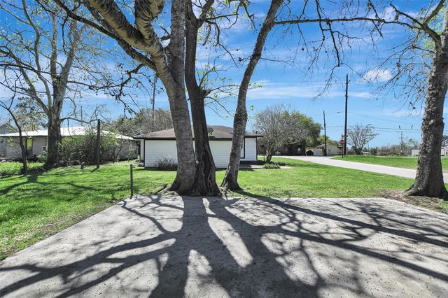 122 Commerce Street, Magnolia, TX 77355