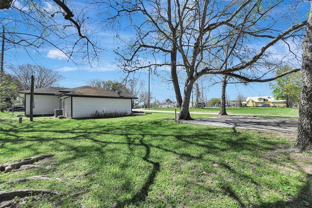 122 Commerce Street, Magnolia, TX 77355