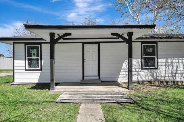 122 Commerce Street, Magnolia, TX 77355