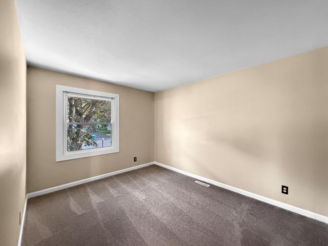 5125 77th Avenue N, Brooklyn Park, MN 55443