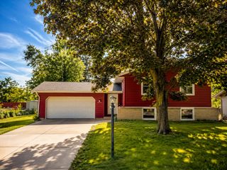 5125 77th Avenue N, Brooklyn Park, MN 55443
