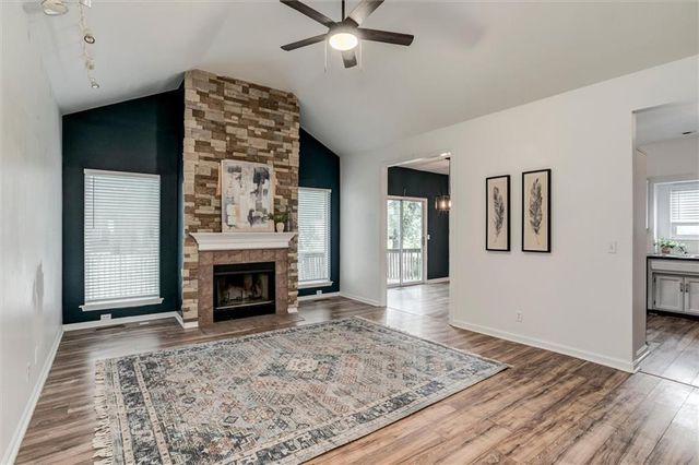 1121 E Frontier Drive, Olathe, KS 66062