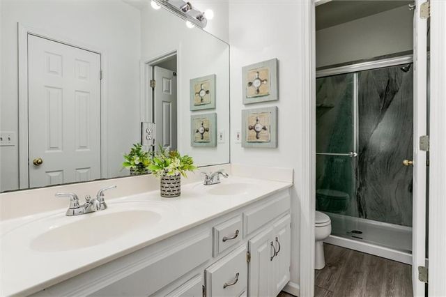 1121 E Frontier Drive, Olathe, KS 66062