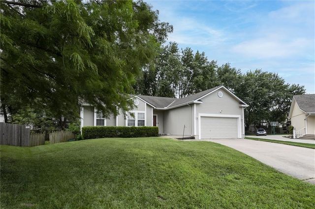 1121 E Frontier Drive, Olathe, KS 66062