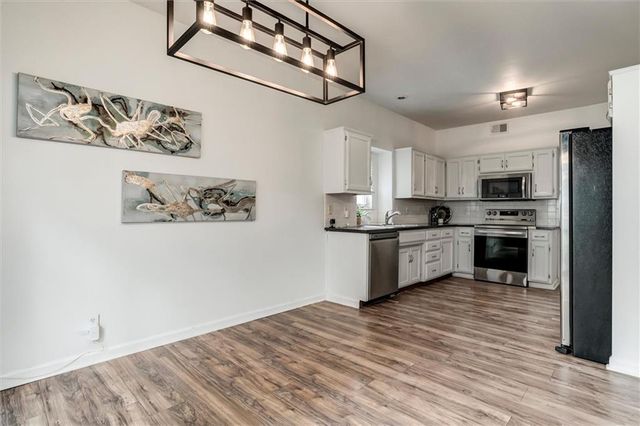 1121 E Frontier Drive, Olathe, KS 66062
