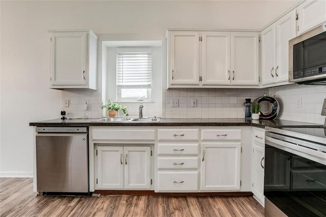 1121 E Frontier Drive, Olathe, KS 66062