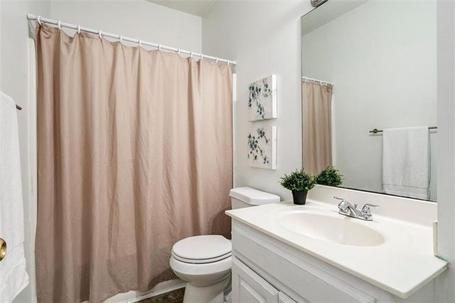 1121 E Frontier Drive, Olathe, KS 66062