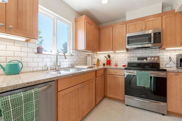 2364 Driftwood Way, San Leandro, CA 94577