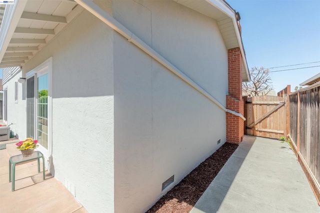 2364 Driftwood Way, San Leandro, CA 94577