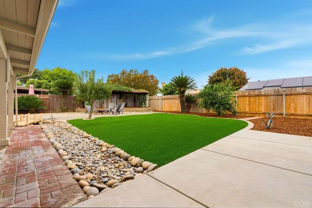 3928 W Dorothea Court, Visalia, CA 93277