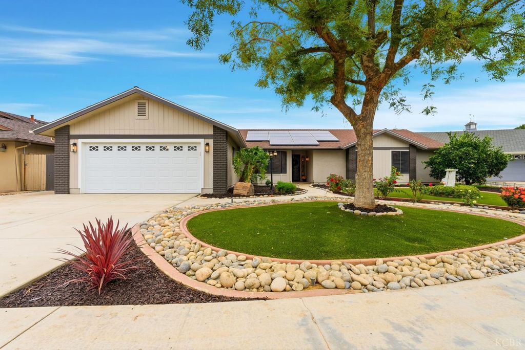 3928 W Dorothea Court, Visalia, CA 93277