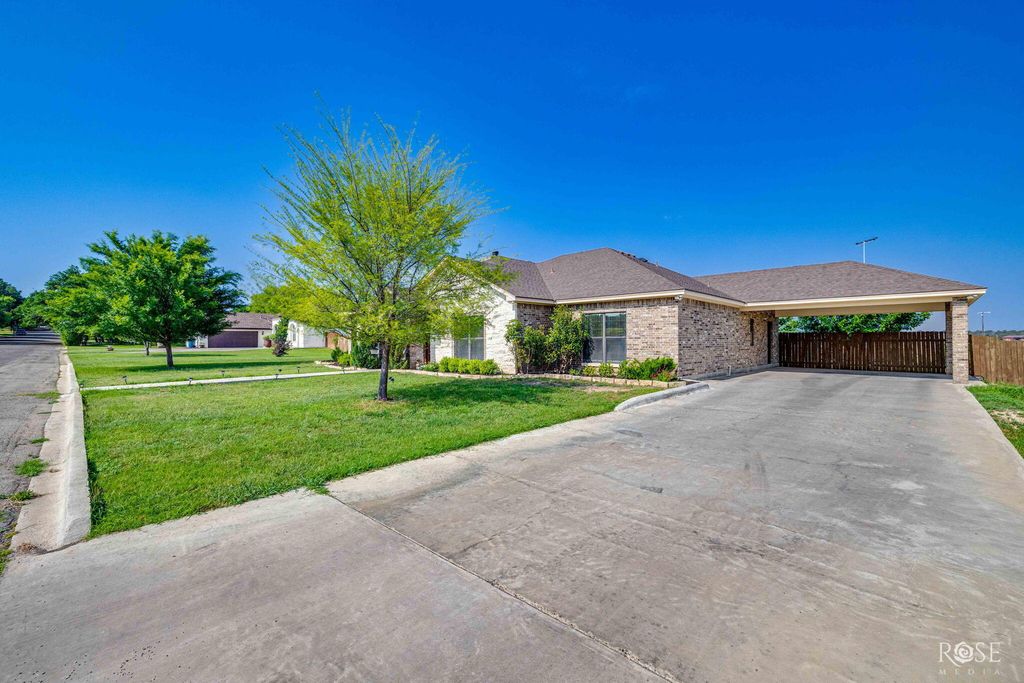 Image 3 of property listing at 113 Country Club Drive, Ozona, TX 76943