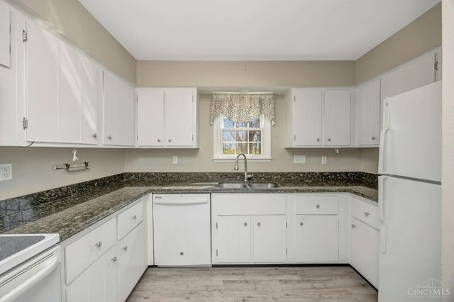 19 Creekwood Square, Glendale, OH 45246