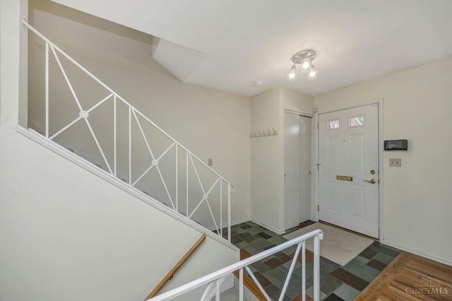 19 Creekwood Square, Glendale, OH 45246