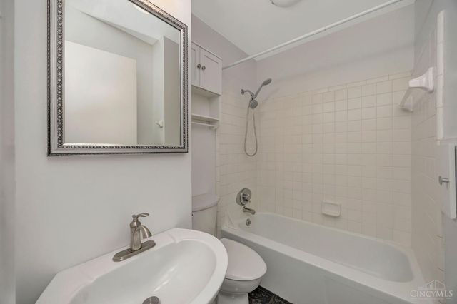 19 Creekwood Square, Glendale, OH 45246