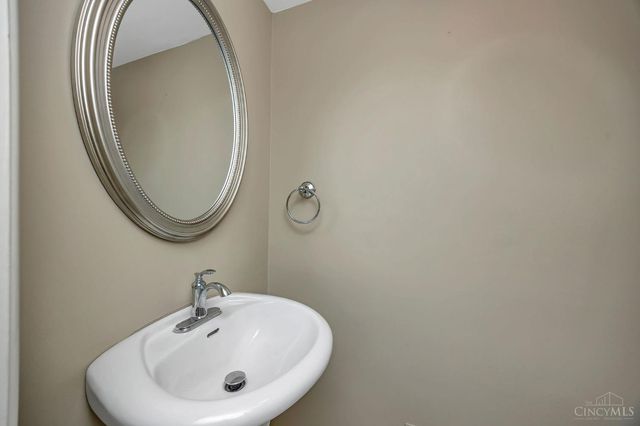 19 Creekwood Square, Glendale, OH 45246