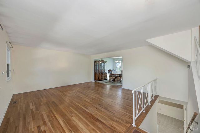 19 Creekwood Square, Glendale, OH 45246