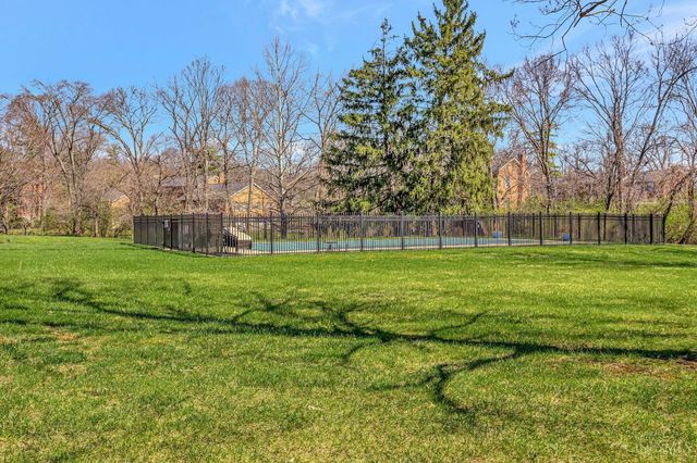 19 Creekwood Square, Glendale, OH 45246