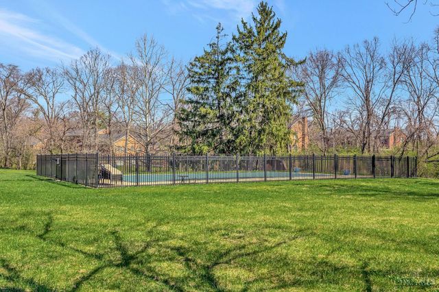 19 Creekwood Square, Glendale, OH 45246