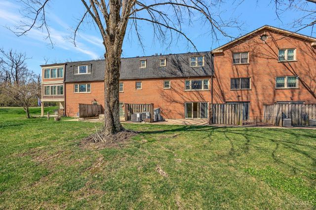 19 Creekwood Square, Glendale, OH 45246