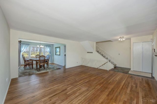 19 Creekwood Square, Glendale, OH 45246