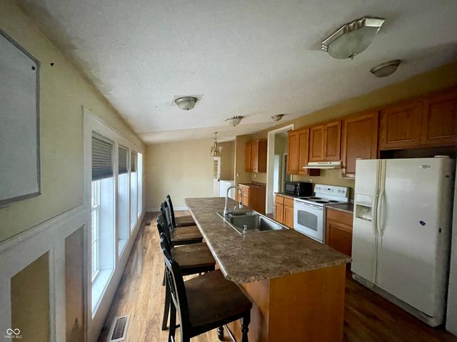 4673 W Ridge Drive, Columbus, IN 47203