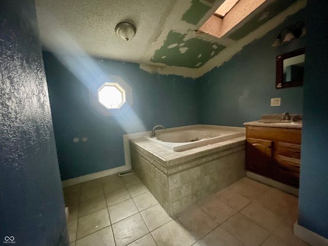 4673 W Ridge Drive, Columbus, IN 47203