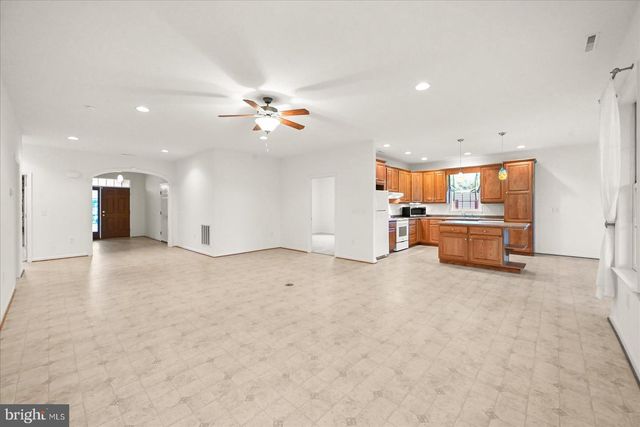 20 STEDTLE AVE, Littlestown, PA 17340