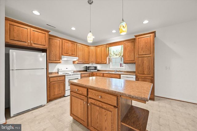 20 STEDTLE AVE, Littlestown, PA 17340