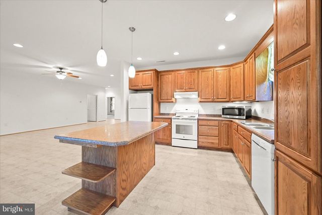 20 STEDTLE AVE, Littlestown, PA 17340