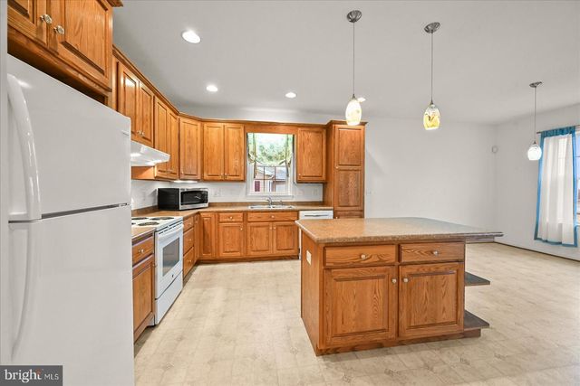 20 STEDTLE AVE, Littlestown, PA 17340