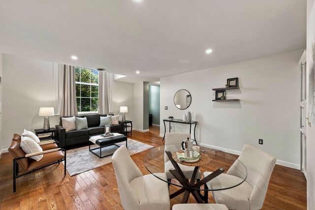 35 Flint Street 201, Salem, MA 01970